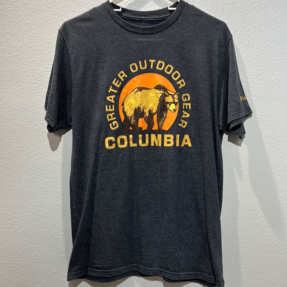 Men’s Columbia Graphic T Shirt Size Medium